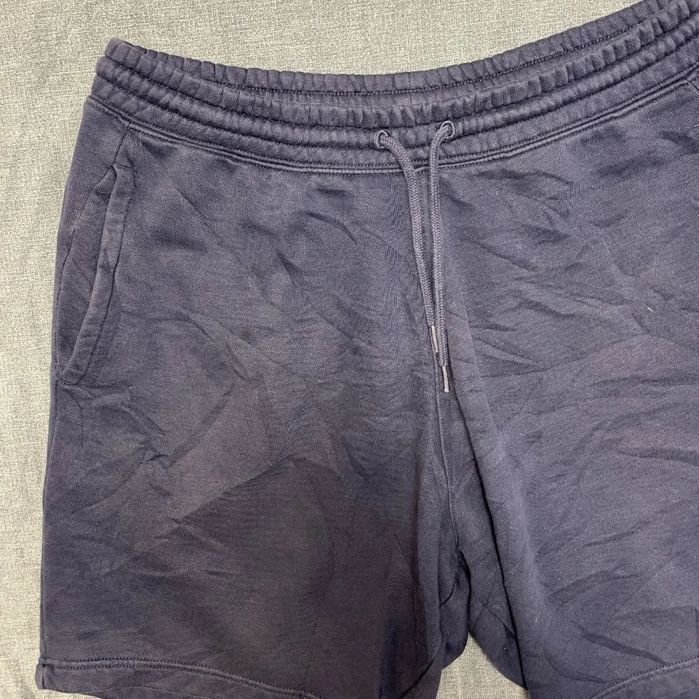 Levi's Sweat Shorts Mens Medium Navy Blue Logo Fleece Lined Flat Front Mid Rise